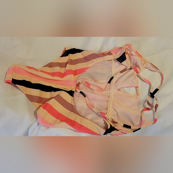Junior size Medium Xhilaration swimsuit - Picture 2 of 5